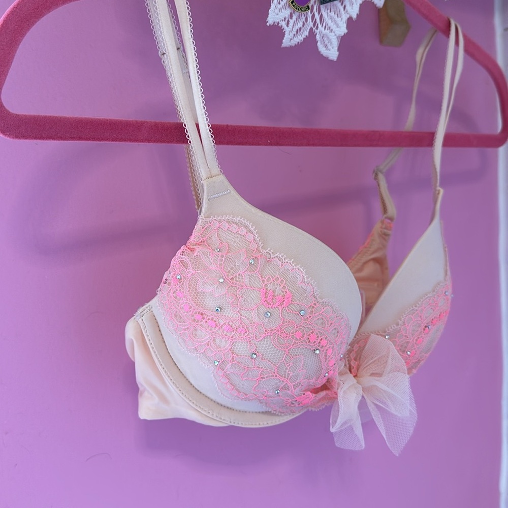 Victoria’s Secret Dream Angels Push-up bra 34A blush pink tulle